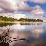 Entre Lacs Et Volcans