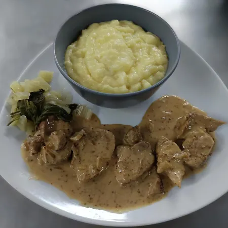 Entre Lacs Et Volcans Aydat