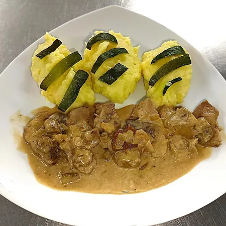 Entre Lacs Et Volcans