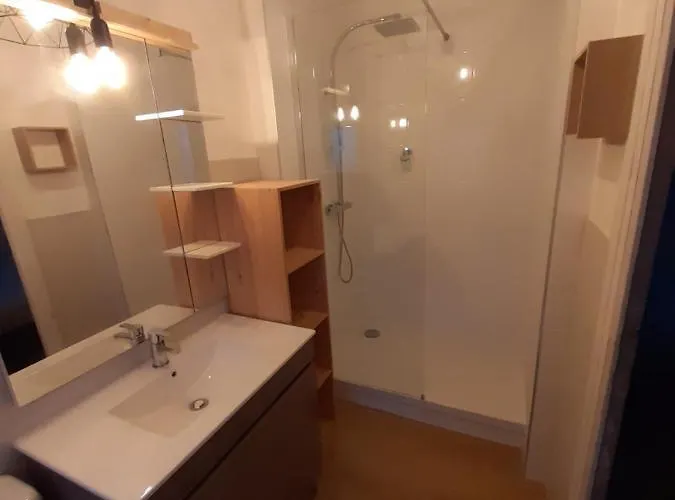 Entre Lacs Et Volcans