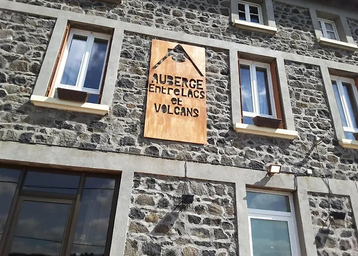 Entre Lacs Et Volcans 3*