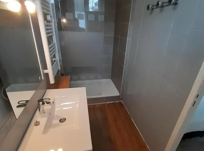 Entre Lacs Et Volcans Aydat