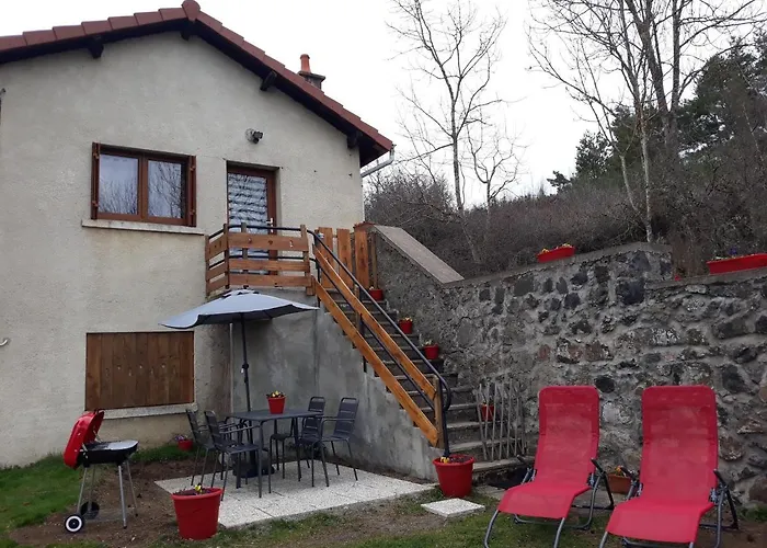 Entre Lacs Et Volcans