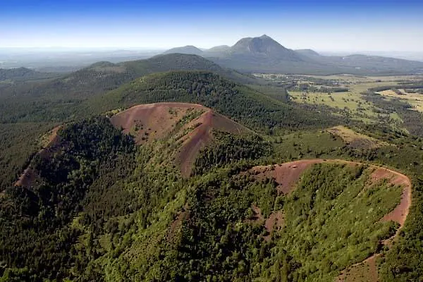 Entre Lacs Et Volcans 3*